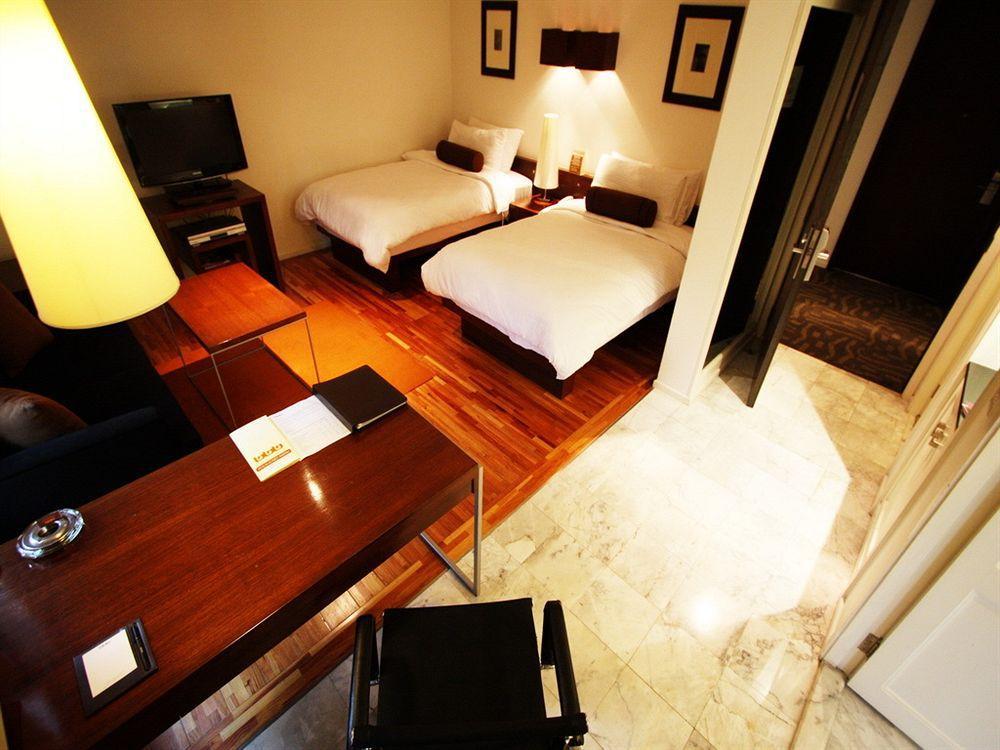 Triple Two Silom Otel Bangkok Dış mekan fotoğraf