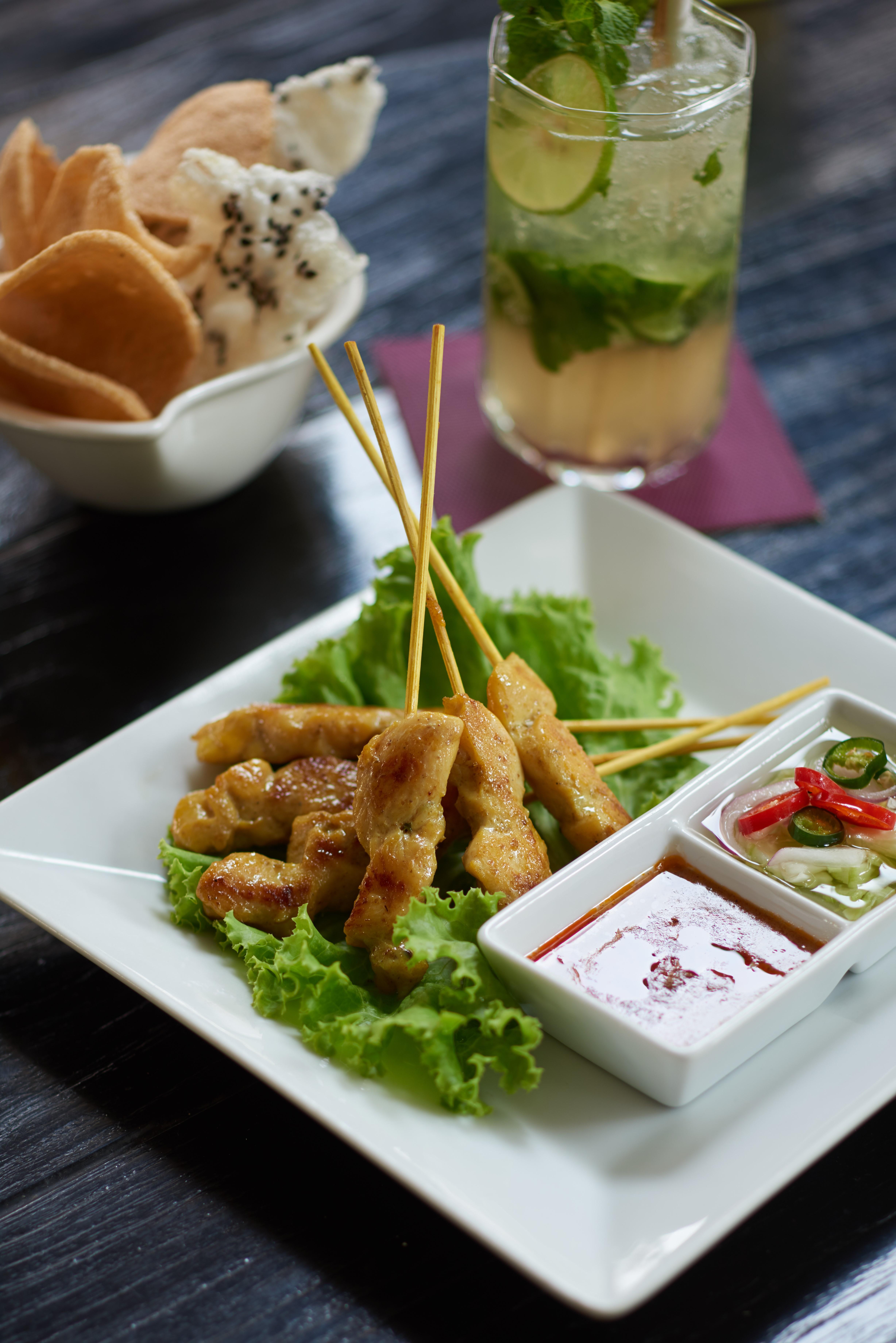 Triple Two Silom Otel Bangkok Dış mekan fotoğraf