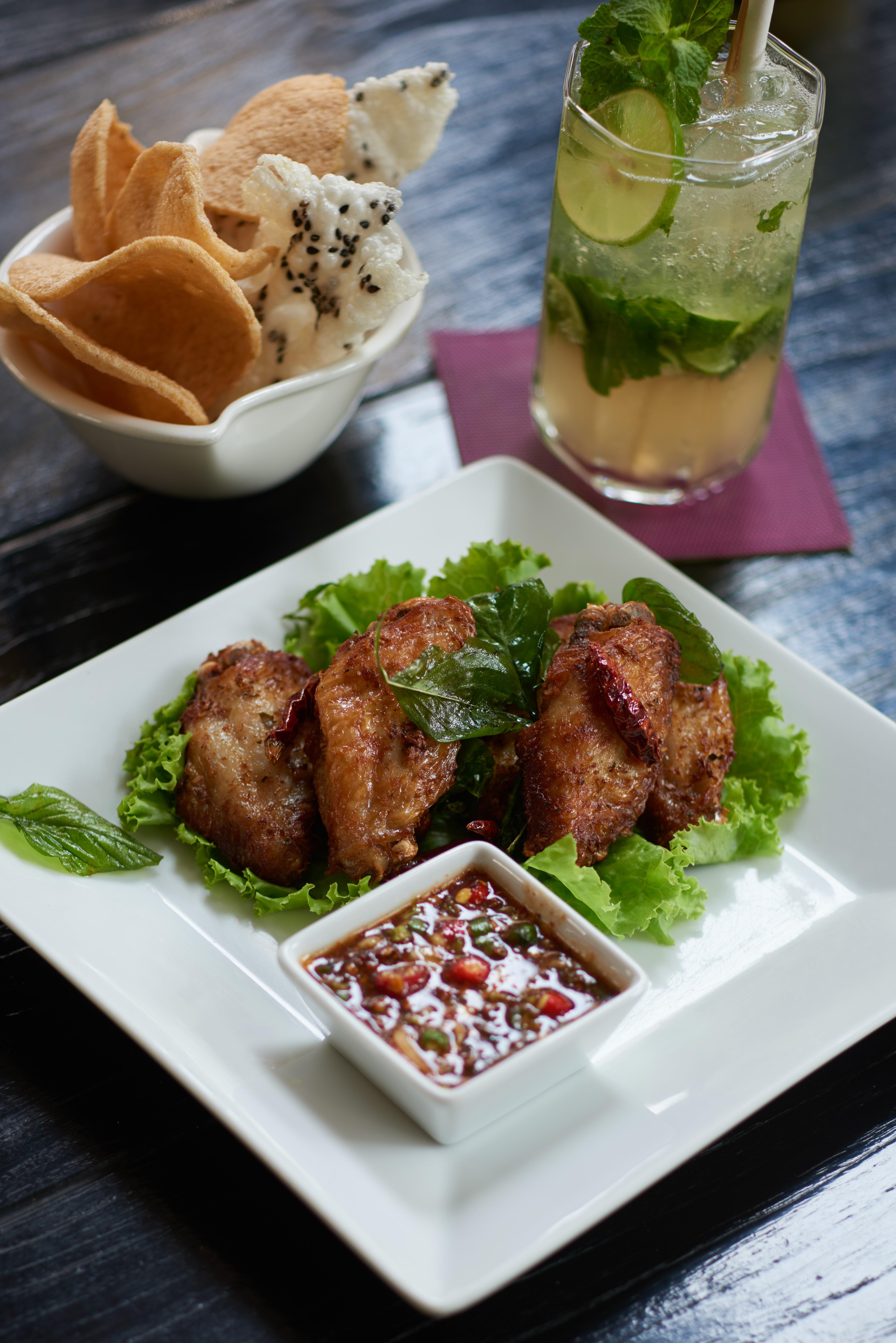 Triple Two Silom Otel Bangkok Dış mekan fotoğraf