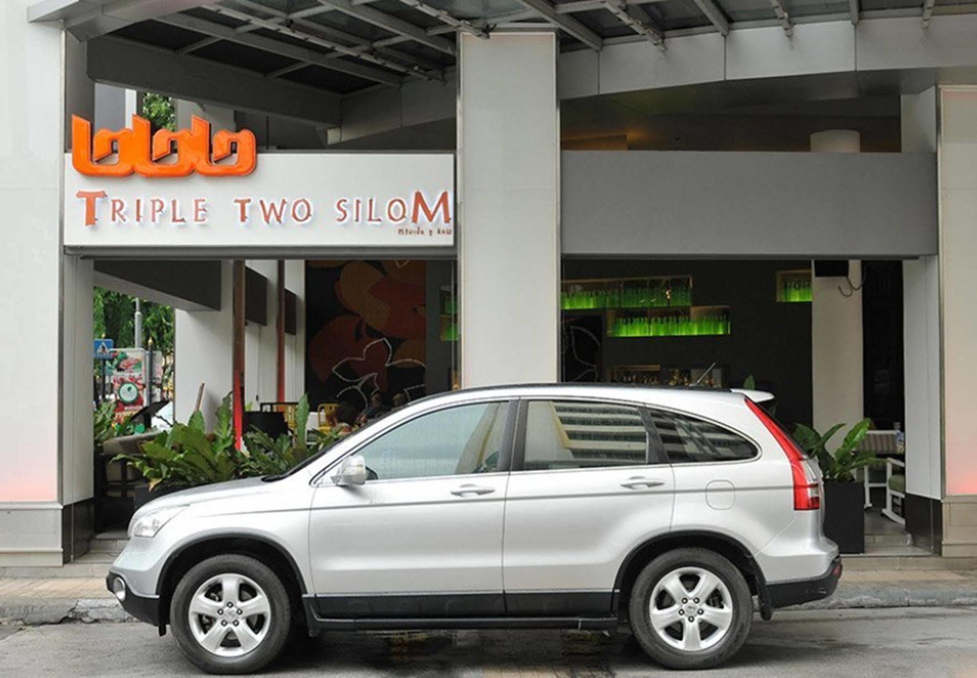 Triple Two Silom Otel Bangkok Dış mekan fotoğraf